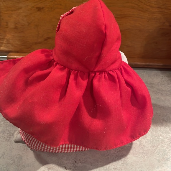 Green Tree Red Riding Hood - Picture 3 of 8